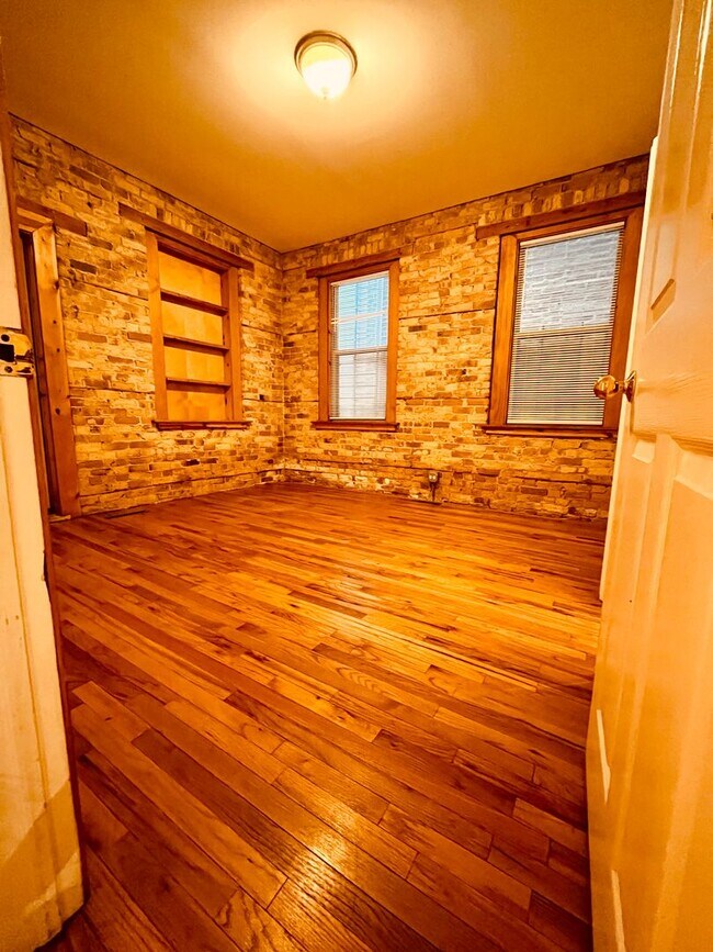 Building Photo - 1827 N Clybourn Ave