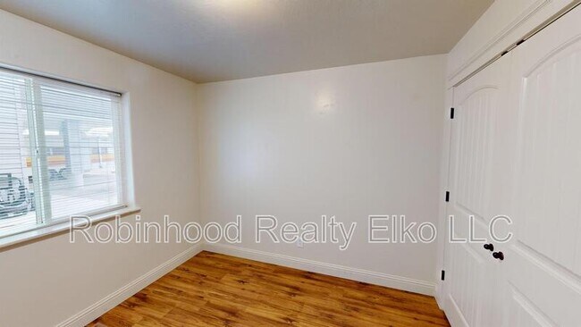 Building Photo - 279 Country Club Pkwy