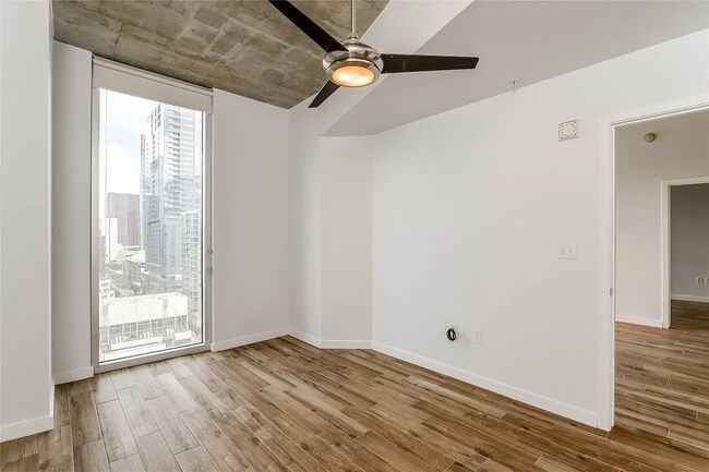 Building Photo - 360 Nueces St