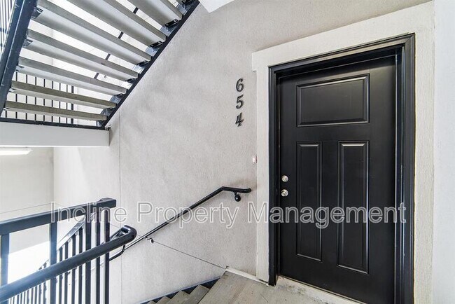 Building Photo - 654 N Emery Dr