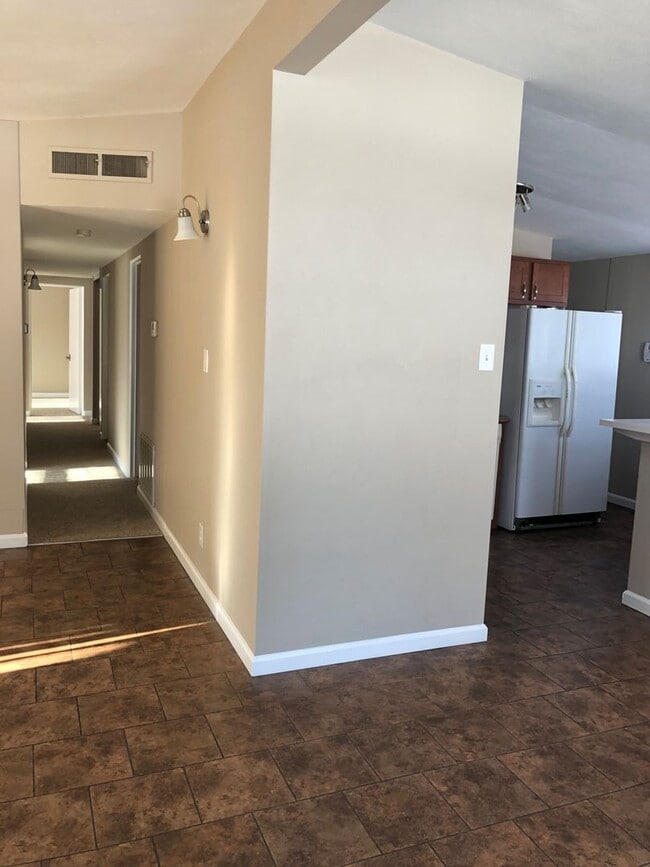 Building Photo - Bright and Spacious 4 Bedroom Home!