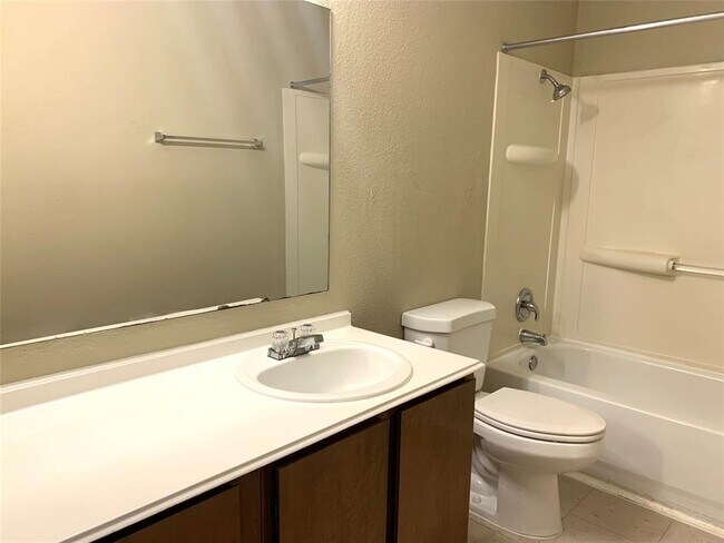 Building Photo - 2200 Cypress Landing Rd