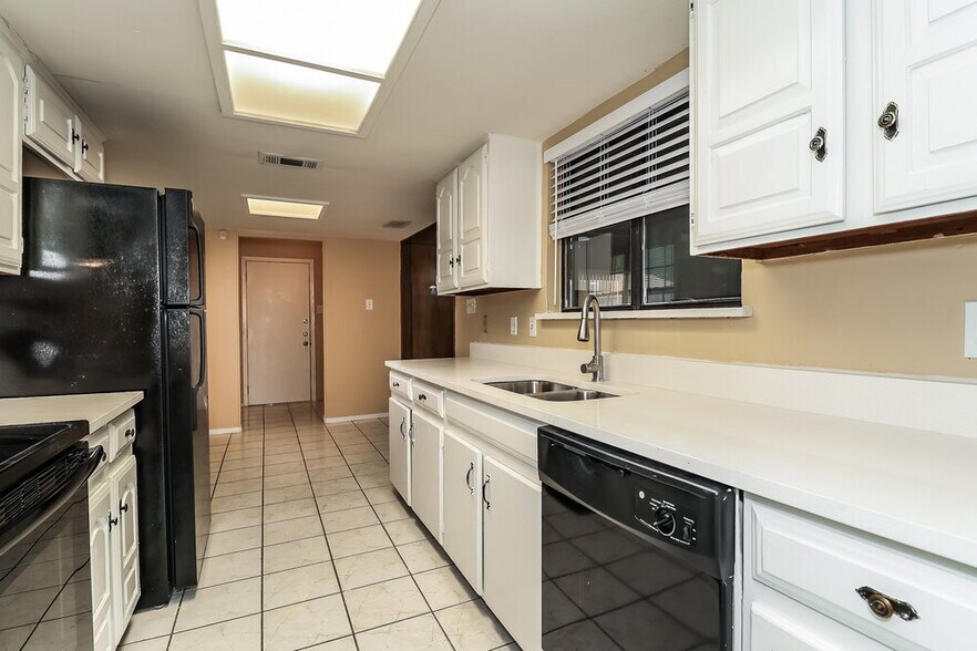 Building Photo - 1305 Rusdell Dr