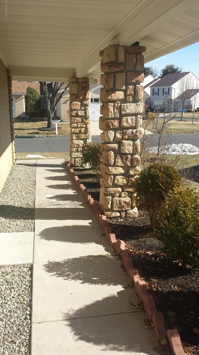 Building Photo - 434A Andover Dr