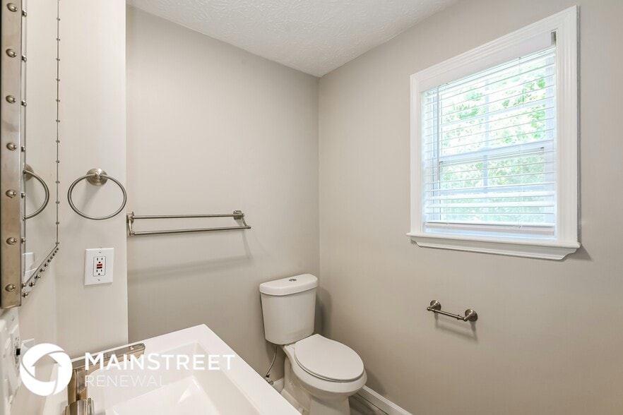 Building Photo - 493 Stonemill Manor
