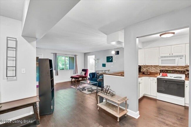 Building Photo - 44 Lake Ave