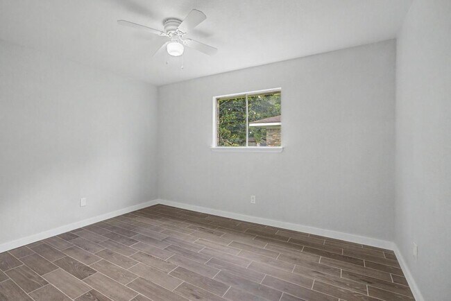 Building Photo - 108 Phylis Dr