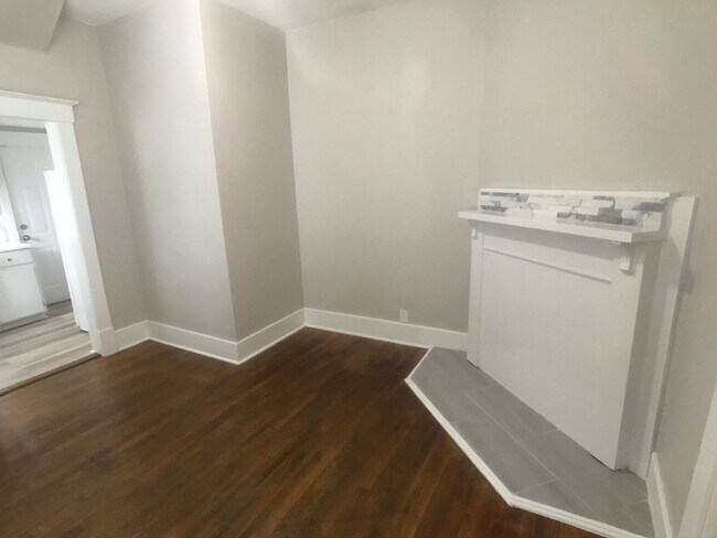 Building Photo - 1122 E 37th St