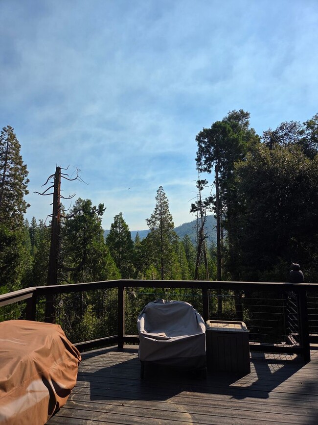 Building Photo - Spacious 3 Bedroom, 2 Bath Home with Bonus...