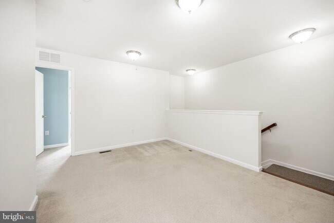 Building Photo - 253 Fairfield Cir W