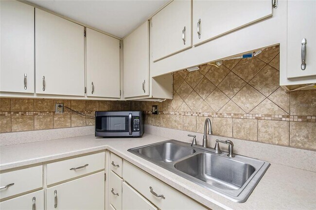 Building Photo - 200 Maitland Ave