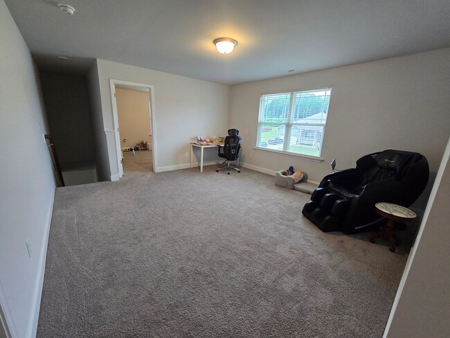Building Photo - New Listing!!