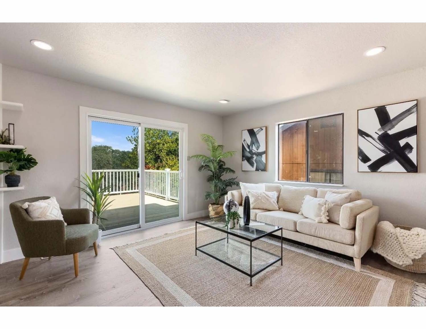 Living room - 500 Forest Dr