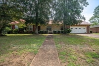 Building Photo - 2524 Chickasaw Dr
