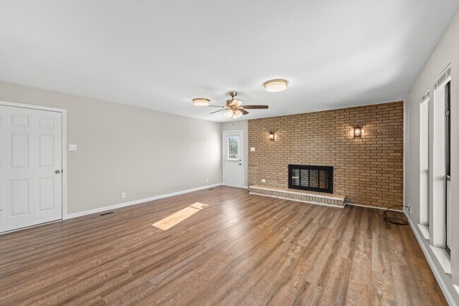 Building Photo - 3047 Staffordshire Blvd