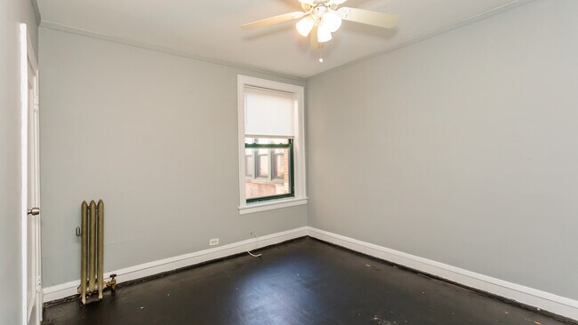 Building Photo - 6915 S Paxton Ave