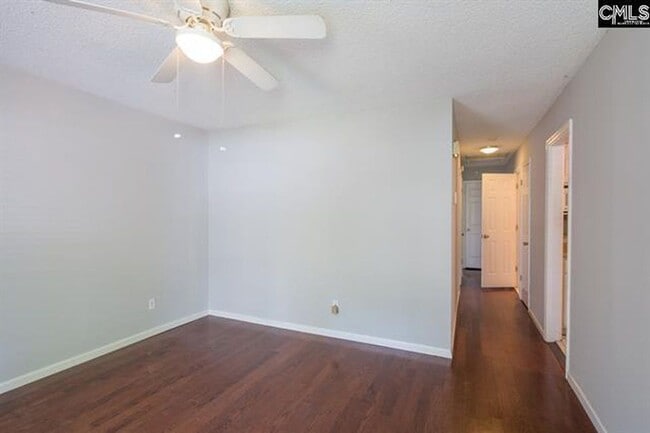 Building Photo - Sensational Three Bedroom Home Located in the Earlewood Community!