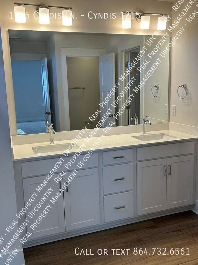 Building Photo - 1215 Cyndis Ln