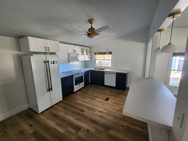 Building Photo - 231 N John St