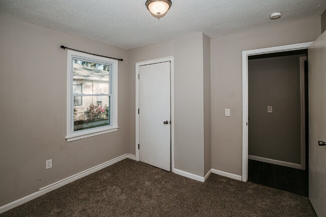 Building Photo - 3-Bedroom with 2 Full Baths Home in Charleston – Spacious 1,752 Sq