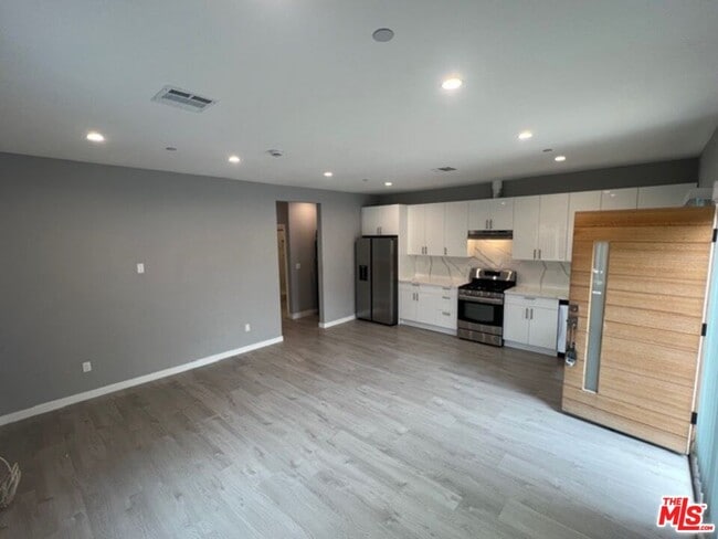 Building Photo - 6833 Lubao Ave