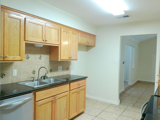 Building Photo - 6306 Kristin Dr