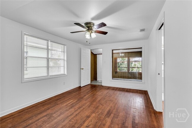 Building Photo - 819 W 51st St