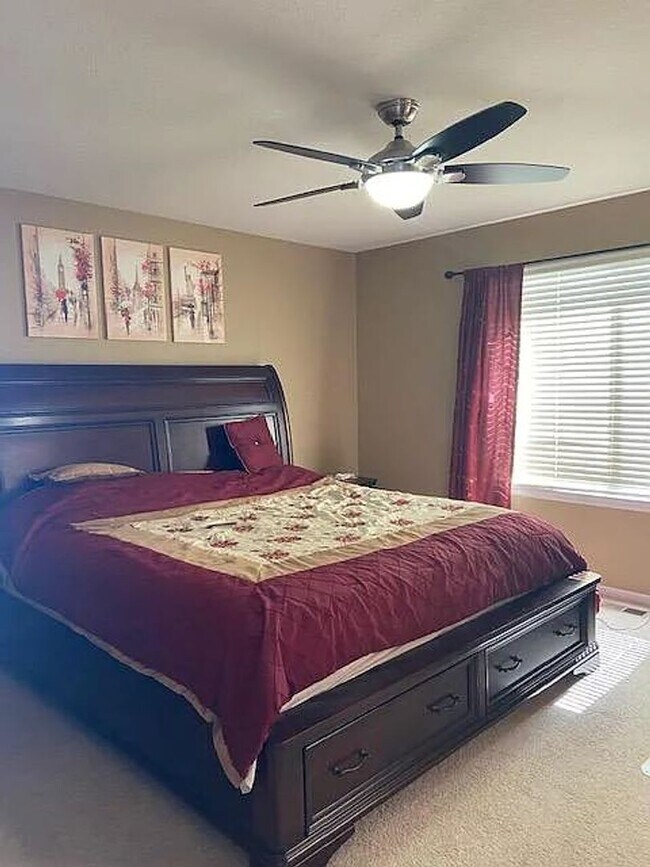 Building Photo - Stunning 5 bed, 3.5 bath Superior Home! Available Early June!