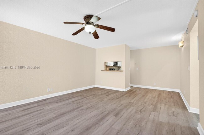 Building Photo - 1028 Twin Lakes Dr