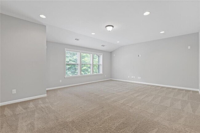 Building Photo - 5440 Northview Lake