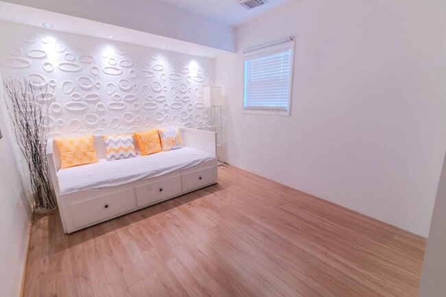 Building Photo - 8111 Cedar Hollow Ln