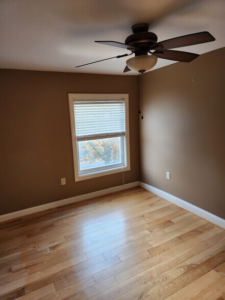 Building Photo - 512 W Chemung St