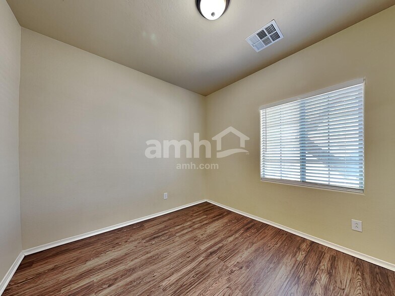 Building Photo - 683 S 221st Dr