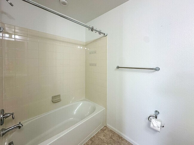 Building Photo - CORNER 3bd 2.5ba paired home in Trails Edge!