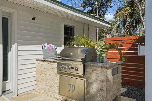 Building Photo - 759 Lantana Ave