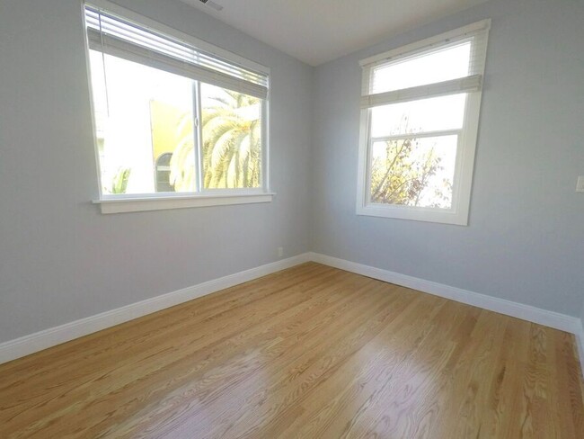 Building Photo - Remodeled 4BR/2BA w/ In-Unit Laundry & Mod...