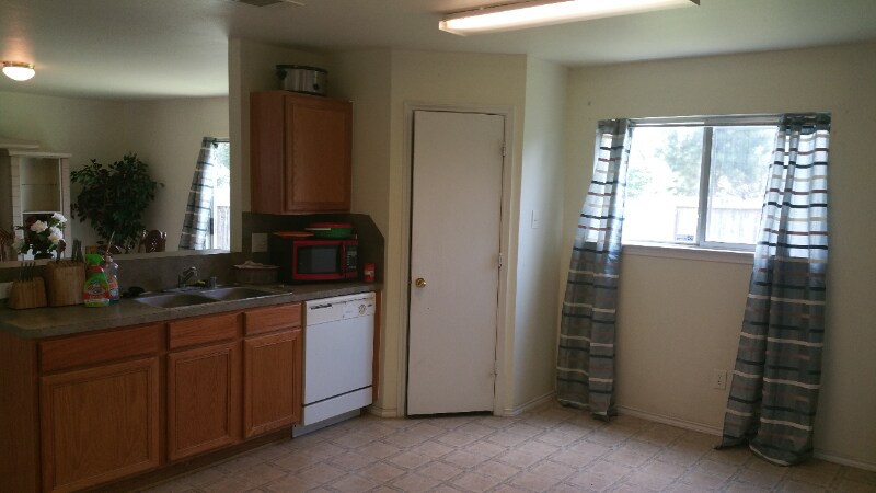 Building Photo - 7234 Leafwind Dr