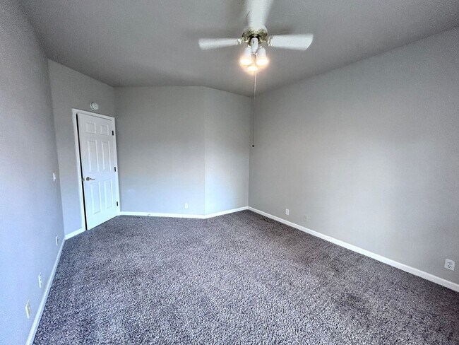 Building Photo - 5 Bedroom Home with a POOL in Folsom