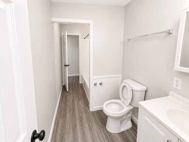 Building Photo - Beautifully Renovated 4BR Retreat with Spacious Yard in North Columbus