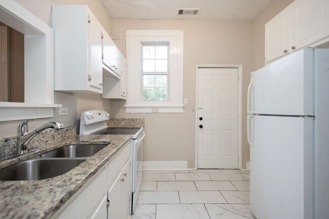 Building Photo - 315 W Chappell St