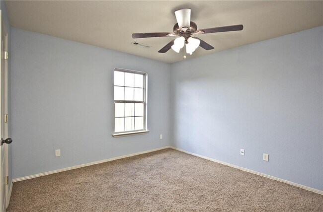 Building Photo - 3014 S B St