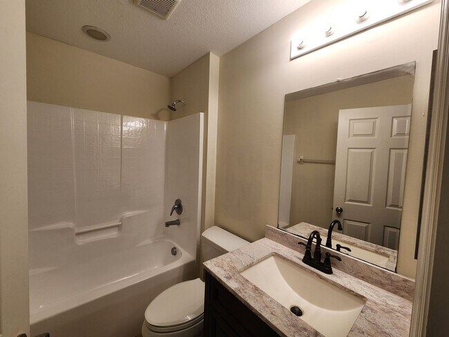 Building Photo - 977-979 Graystone Ave