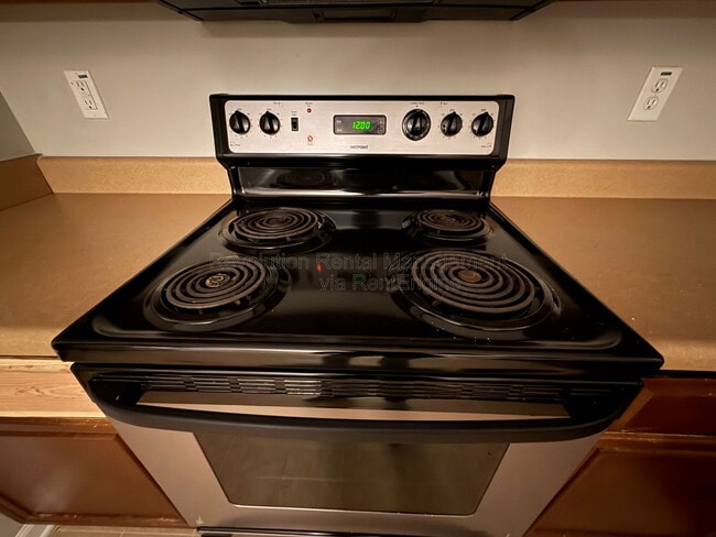 Building Photo - 2396 Camden Oak Way