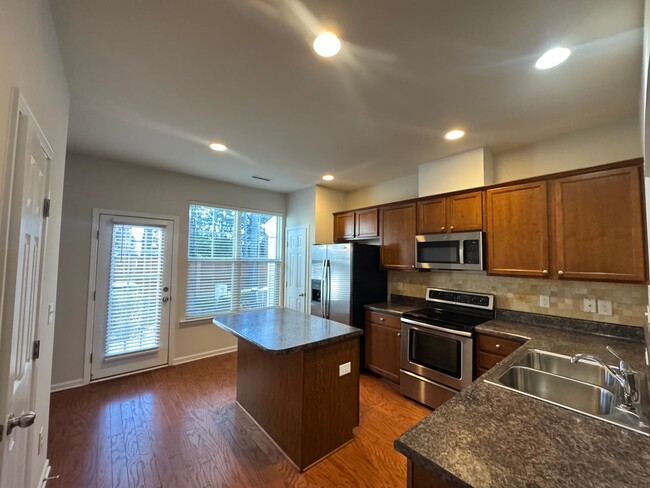 Building Photo - 2 Bedroom | 2.5 Bath Townhome in Greenbrie...