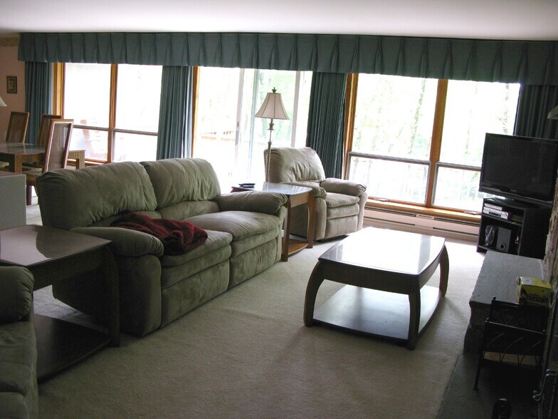 Building Photo - 392 Hallowood Dr