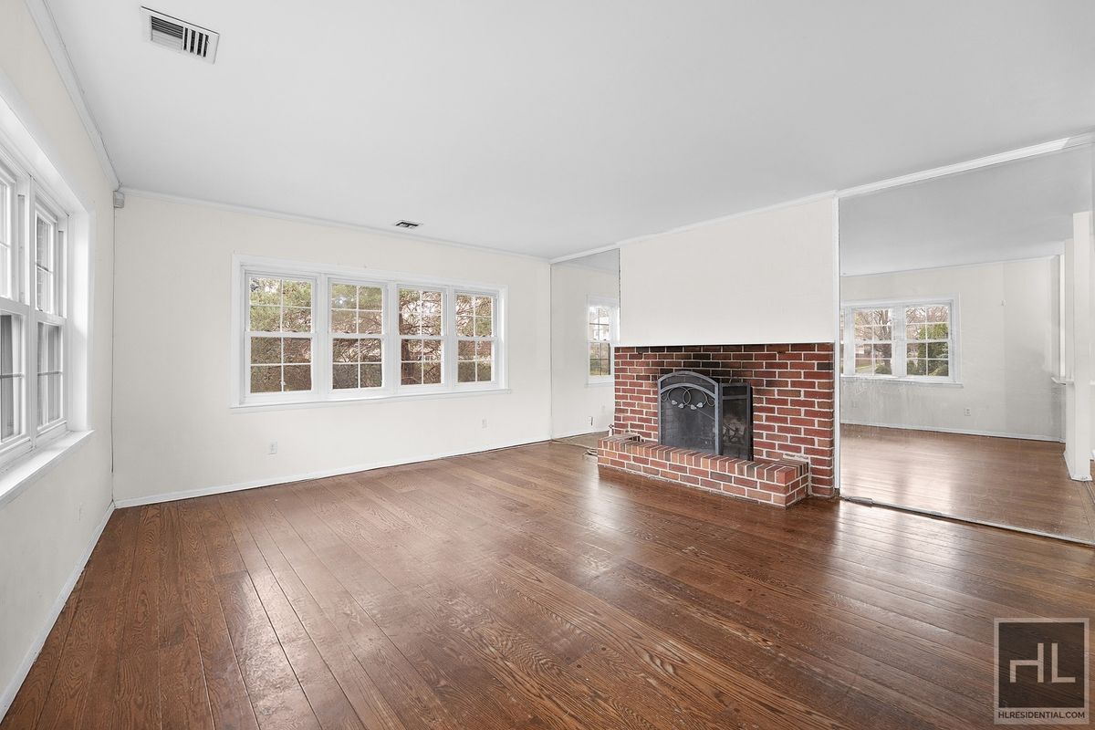 Building Photo - 188 STREET