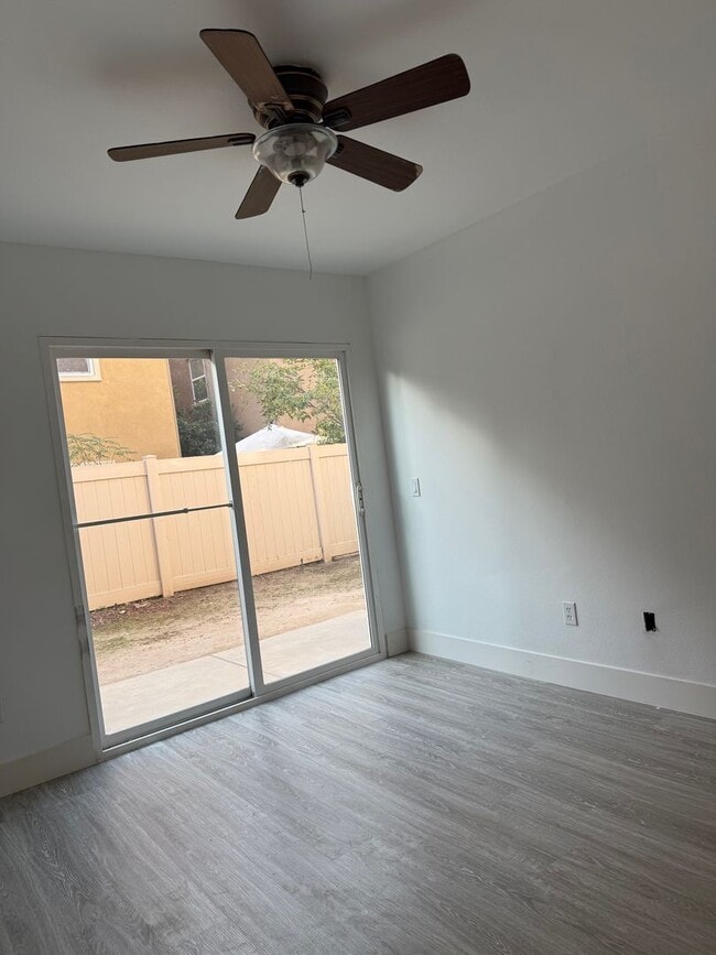 Building Photo - Spacious 4Bed/4Bath