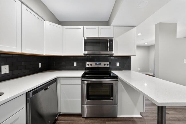 Building Photo - 935 La Posada Dr