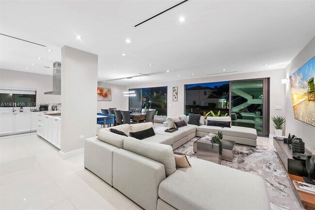 Building Photo - 850 Washington St