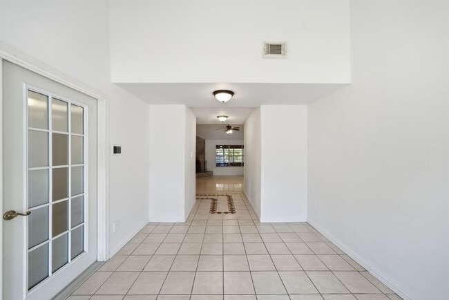 Building Photo - 16957 Glen Eagle Dr N